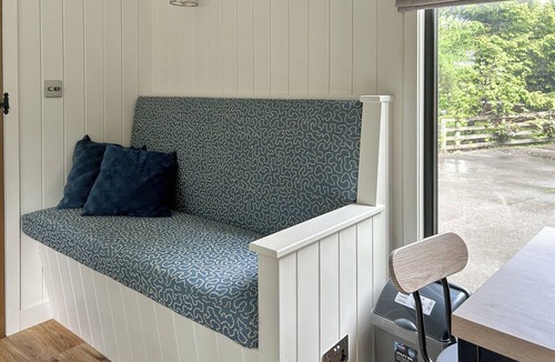 Harrogate Cottage | Shepherds Hut - UK52010