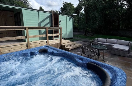 Milford Haven Apartment | Shepherds Hut With Hot Tub