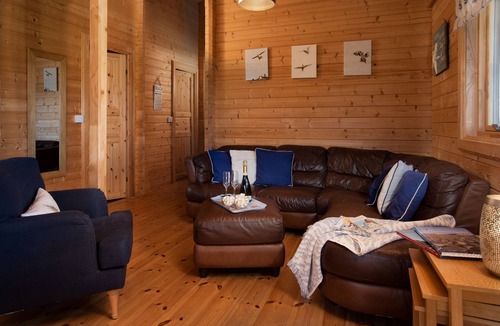Chathill Cottage | Shepherds Lodge - sleeps 6 guests in 3 bedrooms