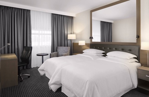 Heathrow Villages Hotel | Sheraton Heathrow Hotel