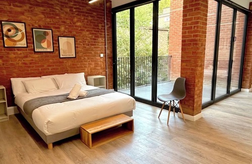 Hoxton Apartment | Shoreditch Studio by PrimeCityHosts F12