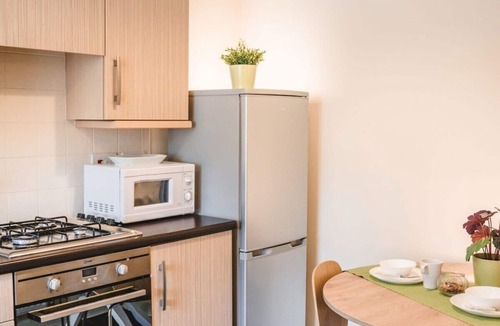 Darnall House | Short Term Weekly Rental Accommodation Sheffield 2 Bedroom with Parking