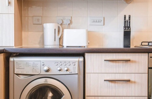Darnall House | Short Term Weekly Rental Accommodation Sheffield 2 Bedroom with Parking