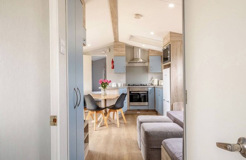 Cowes House | Silver 3 Bedroom Caravan, Sleeps 8