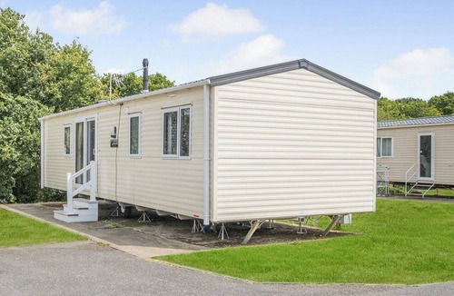 Cowes House | Silver 3 Bedroom Caravan, Sleeps 8