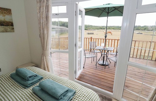 Silverstone House | SILVERSTONE WOODS CABIN, pet friendly, with a garden in Silverstone