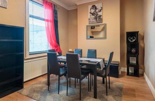 Hartlepool House | Simplistic Holiday Home in Hartlepool close to Victoria Park
