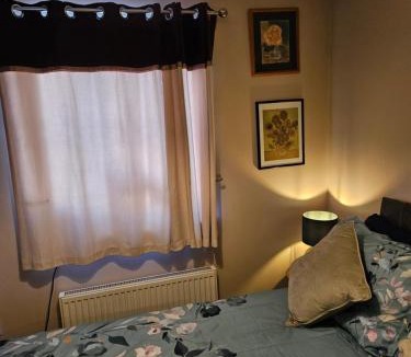 Swindon House | Siobhan's abode 3 Deluxe doubles and 1 king size NO PETS