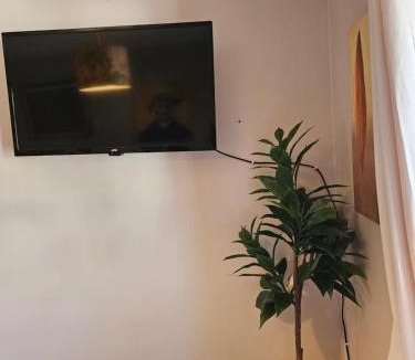 Swindon House | Siobhan's abode 3 Deluxe doubles and 1 king size NO PETS