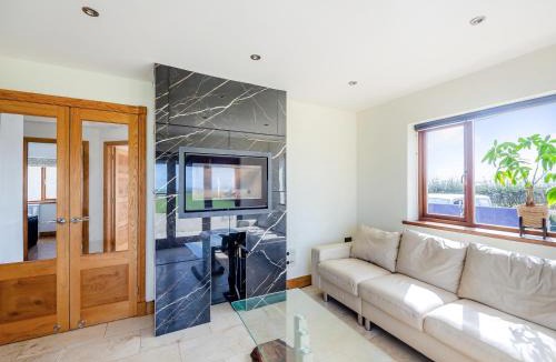 Llanerchymedd House | Sir A Wel