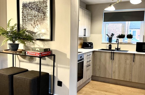 Ellesmere House | Sleeps 2 -Central Ellesmere -Parking - PetFriendly
