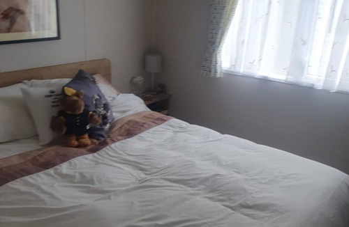 Weymouth Cabin | Sleeps 6, Pets Allowed & Free Parking
