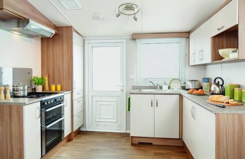 Milford on Sea House | Sleeps 8 Can sleep 14 if sister home New Forest retreat is also booked.