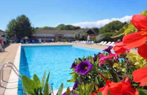 Milford on Sea House | Sleeps 8 Can sleep 14 if sister home New Forest retreat is also booked.