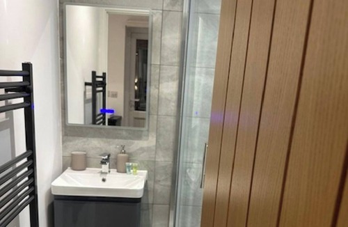 South Ockendon Apartment | Sleeps2-Studio-NearBelhusWoods-FreeParking
