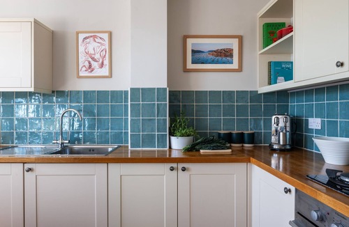Salcombe Apartment | Slipways - an apartment that sleeps 4 guests in 2 bedrooms