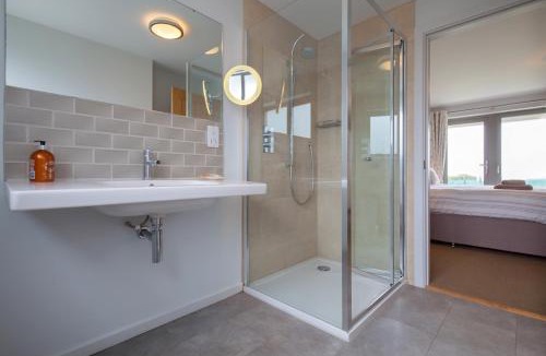 Bantham Apartment | Sloopside Main House in the heart of Bantham with sea views
