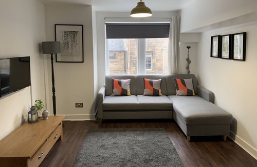 Old Town Apartment | Smart 2 Bed Apartment Edinburgh City Centre Old To