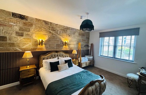 Whitby Hotel | Sneaton Castle