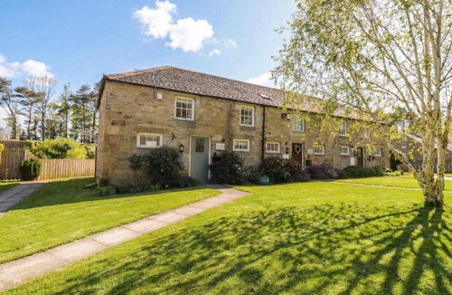 Guyzance House | Snowdrop Cottage