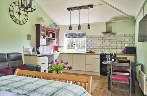 Bradninch Ski Chalet | Snuggery