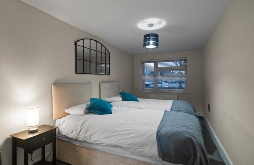 Shirley Apartment | Solihull Flat For 2 with Fast WiFi with Free Secured Parking