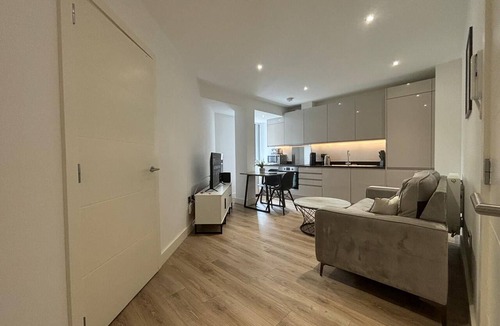 Barnt Green Apartment | Solihull Studio WiFi NEC BHX