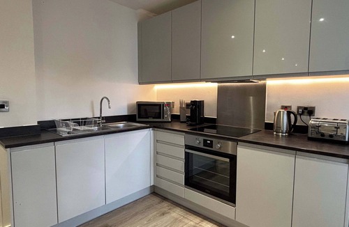 Barnt Green Apartment | Solihull Studio WiFi NEC BHX