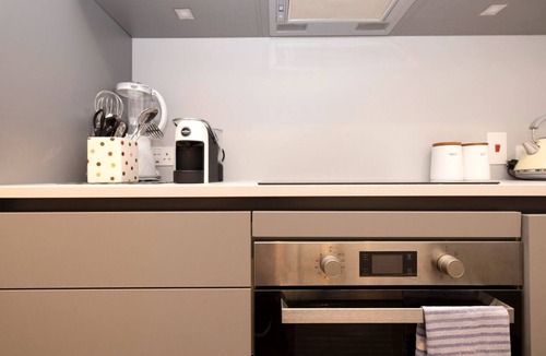Old Town Apartment | Sophisticated Flat near Edinburgh Castle