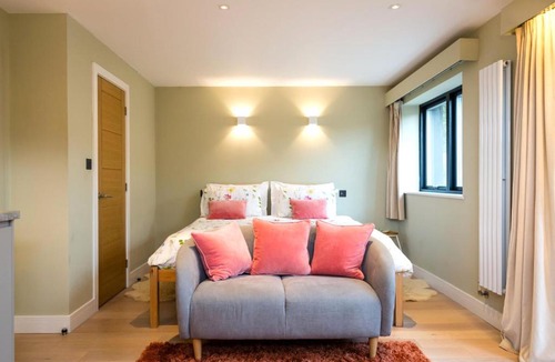 Meads Apartment | South Downs Studio - bijou hikers hideaway