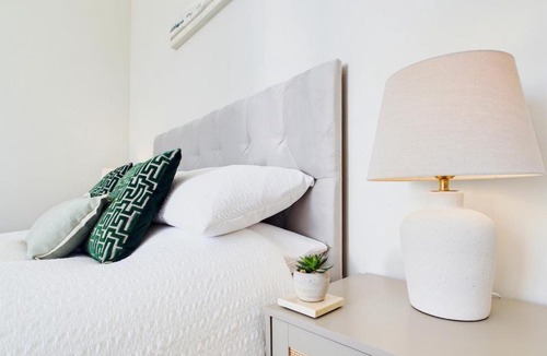 Southbourne Apartment | Southbourne beach