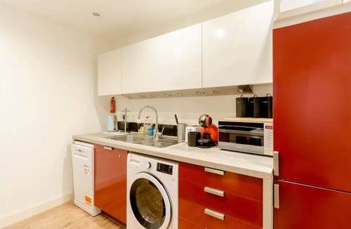 Gay Village Apartment | Spacious 1 bed Executive Apartment + Workspace, unlimited coffee & Parking