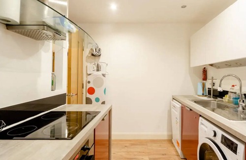 Gay Village Apartment | Spacious 1 bed Executive Apartment + Workspace, unlimited coffee & Parking