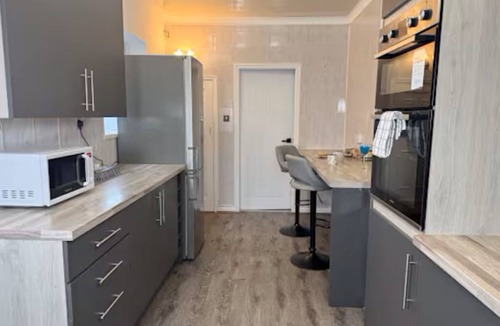 Middlesbrough House | Spacious 10-guest home, parking, family-ready