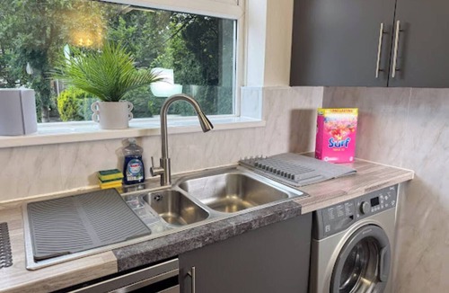 Middlesbrough House | Spacious 10-guest home, parking, family-ready