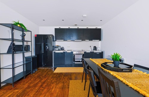 Cardiff City Centre Apartment | Spacious 2-Bed 2-Bath Cardiff City Centre Apt