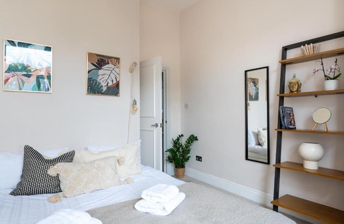 Pontcanna Apartment | SPACIOUS 2 Bed Apt with Secure Parking in Centre Cardiff