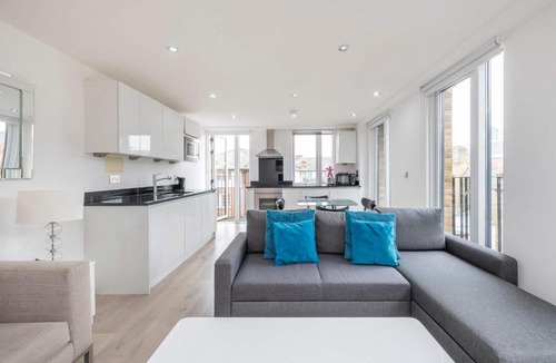 Euston Apartment | Spacious 2-Bed - Balcony - St Pancras - Sleeps 6