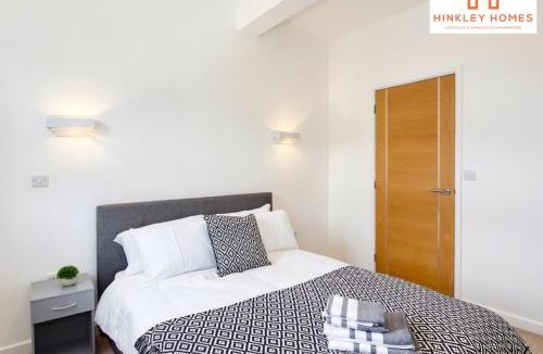 Bridgwater Apartment | Spacious 2 Bed - Central Location - Free Parking - HPC transport links - By Hinkley Homes Short Lets & Serviced Accommodation