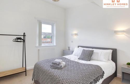 Bridgwater Apartment | Spacious 2 Bed - Central Location - Free Parking - HPC transport links - By Hinkley Homes Short Lets & Serviced Accommodation