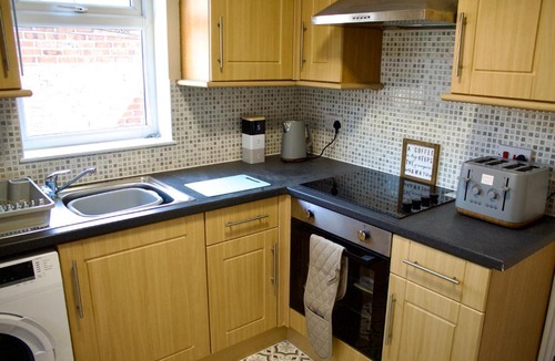 St Helens Apartment | Spacious 2 Bed Flat - 5 mins to St Helens Centre - Free Parking