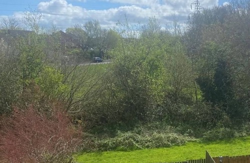 Cradley House | Spacious 2 bed home with Parking and Free Wifi