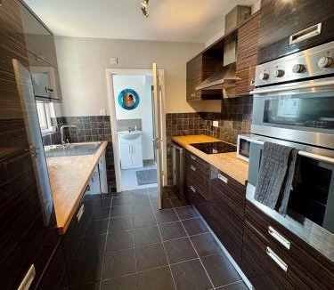 Gateshead Apartment | Spacious 2 BR Flat in Gateshead - Free Parking