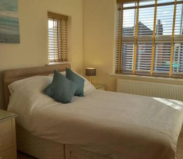 Beeston Apartment | Spacious 2 double bed apartment - Free Parking - Central Beeston location