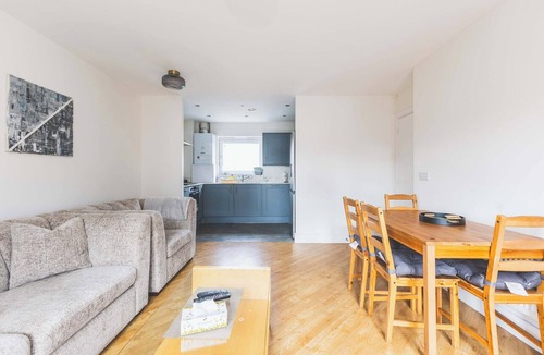 Yiewsley Apartment | Spacious 2BDR 2Bath Apt with Parking Near Heathrow