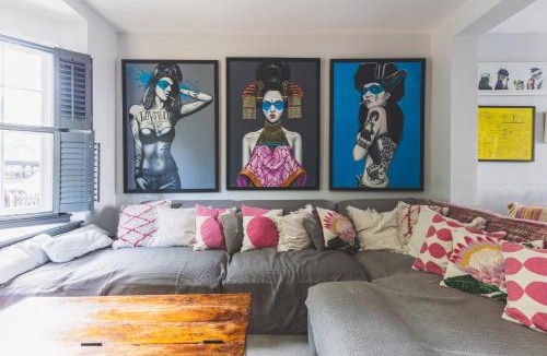 West Twickenham Apartment | Spacious 2BDR Home w WiFi Garden Sleeps 4