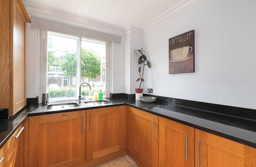 Hanger Hill Apartment | Spacious 2BR Ealing Flat w Garden - Pass the Keys
