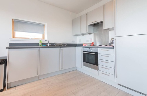 City Centre Glasgow Apartment | Spacious 2BR Flat on Argyle St | Caledonia Stay