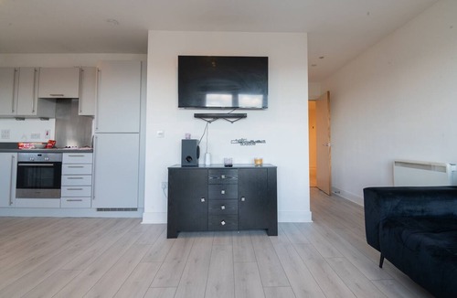 City Centre Glasgow Apartment | Spacious 2BR Flat on Argyle St | Caledonia Stay
