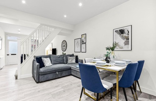 South Twickenham Apartment | Spacious 2BR for Urban Comfort